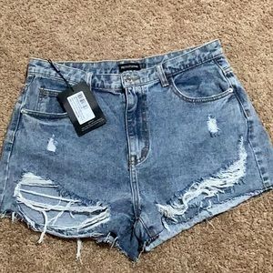 ⭐️ Pretty Little Thing Distressed Shorts - Size 10